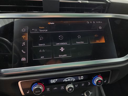 Used 2024 Audi Q3 2.0T Premium image 47