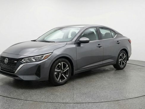 Used 2025 Nissan Sentra SV image 3