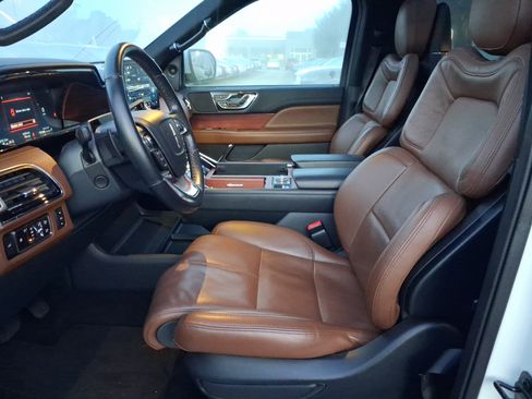 Used 2023 Lincoln Navigator Reserve w/ Monochromatic Package AWD/4WD image 12