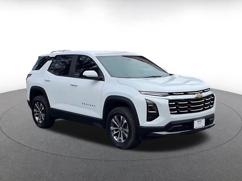 Used 2025 Chevrolet Equinox LT image 3