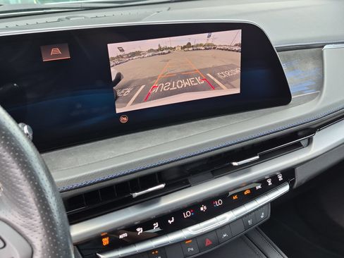 Used 2024 Cadillac XT4 Sport FWD image 23
