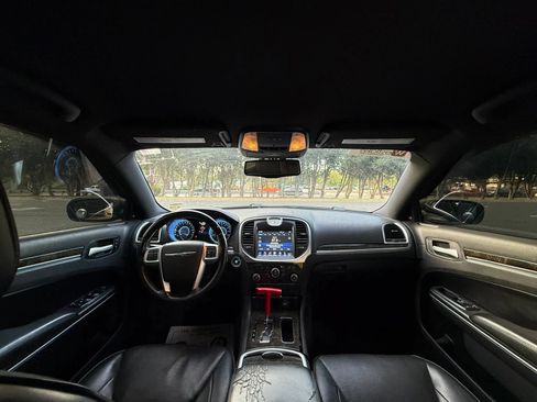 Used 2013 Chrysler 300 C RWD image 9