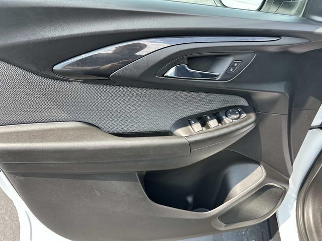 Certified 2021 Chevrolet TrailBlazer LT w/ Convenience Package FWD image 18