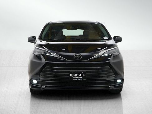 Used 2026 Toyota Sienna XLE AWD/4WD image 8