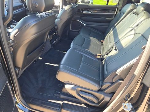 Used 2024 Jeep Wagoneer 4WD w/ Premium Group I image 21