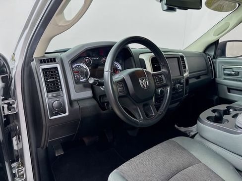 Used 2019 RAM 1500 Classic SLT w/ Luxury Group image 9