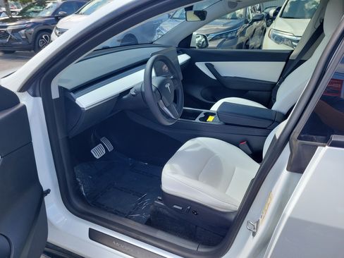 Used 2022 Tesla Model Y Performance AWD/4WD image 13