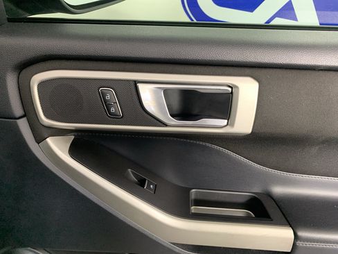 Used 2020 Ford Explorer XLT RWD image 39