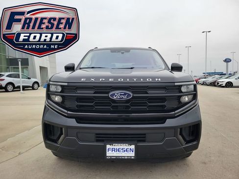 Used 2025 Ford Expedition Max Active AWD/4WD image 2