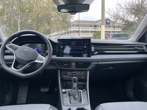 Used 2025 Volkswagen Jetta SE image 17