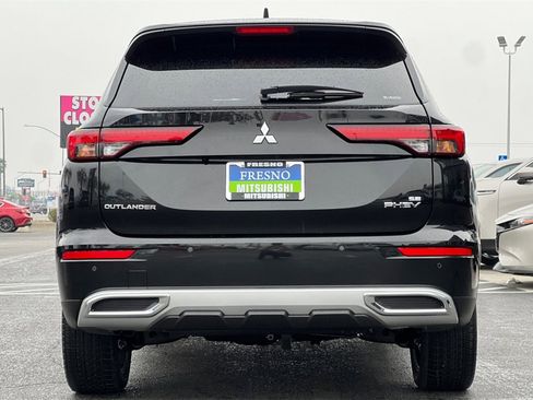New 2025 Mitsubishi Outlander SE image 6