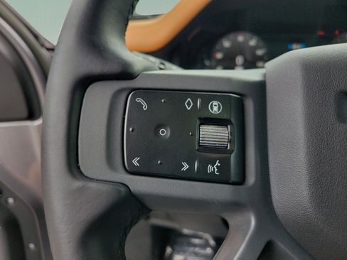 Used 2024 Land Rover Defender 110 X-Dynamic SE image 9