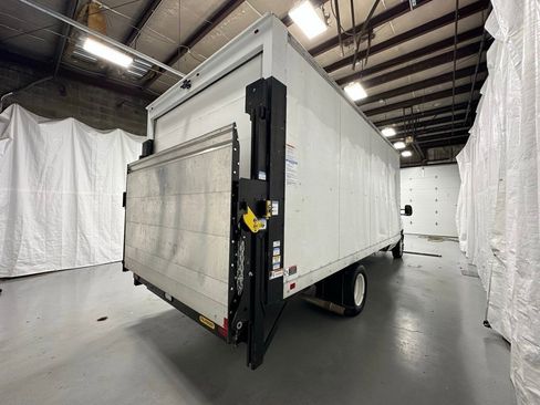 Used 2024 Ford E-350 and Econoline 350 Super Duty image 7