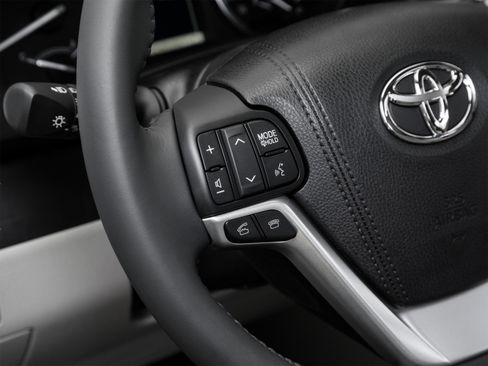 Used 2016 Toyota Highlander XLE image 52