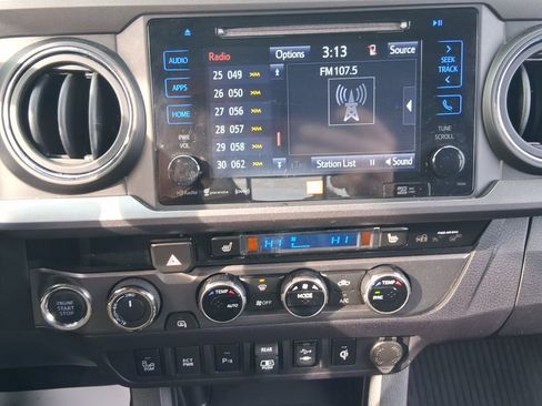 Used 2018 Toyota Tacoma TRD Sport image 23