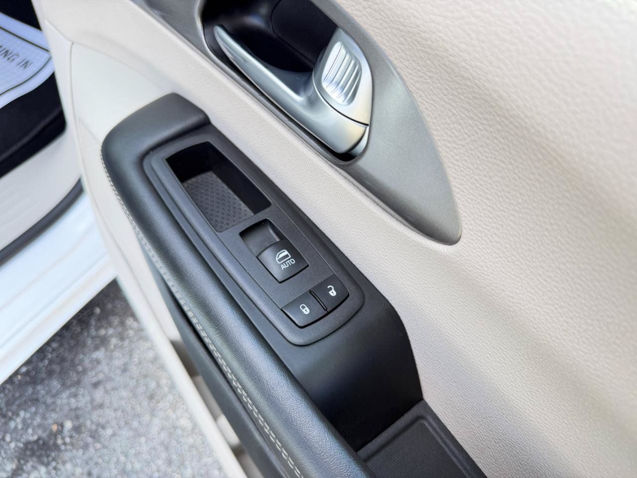 Used 2024 Chrysler Pacifica Limited FWD image 55