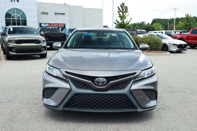 Used 2018 Toyota Camry SE FWD image 2