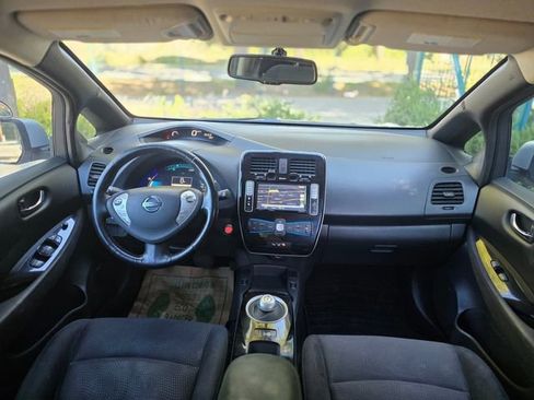 Used 2013 Nissan Leaf SV w/ Premium Pkg image 30