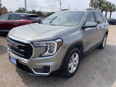 Used 2023 GMC Terrain SLE w/ Driver Convenience Package image 3