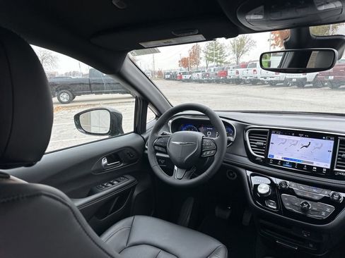 New 2026 Chrysler Pacifica Select image 47
