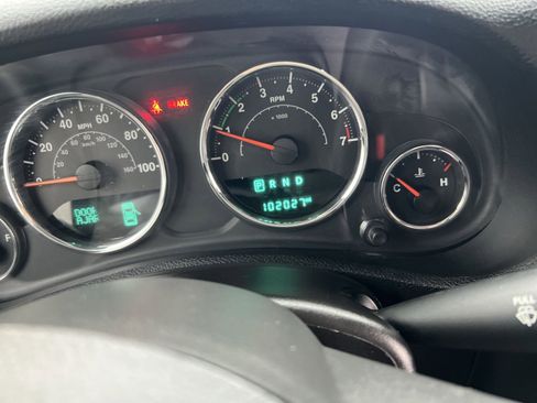 Used 2015 Jeep Wrangler Sport w/ Connectivity Group image 17