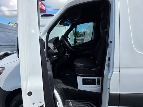 Used 2021 Mercedes-Benz Sprinter 2500 image 13