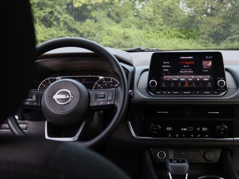 Used 2023 Nissan Rogue SV image 21