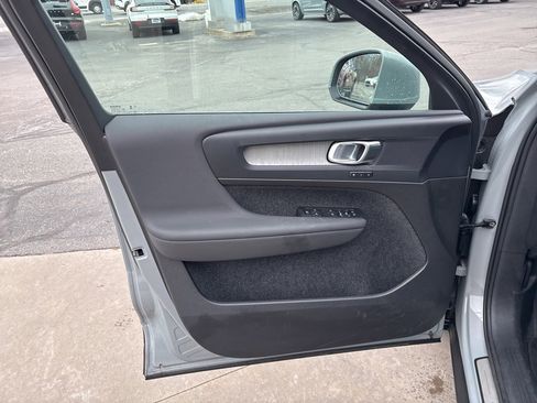 Certified 2025 Volvo XC40 B5 Core image 15