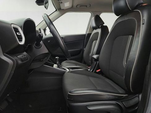 Used 2022 Hyundai Venue Limited FWD image 10
