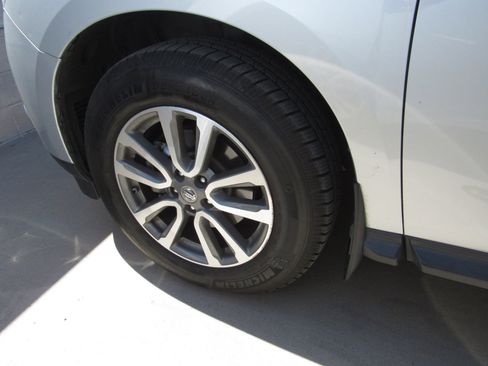 Used 2016 Nissan Pathfinder SV w/ Trailer Tow Package image 5