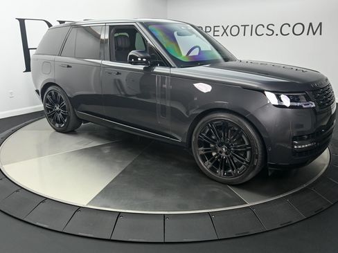 Used 2025 Land Rover Range Rover SE AWD/4WD image 12