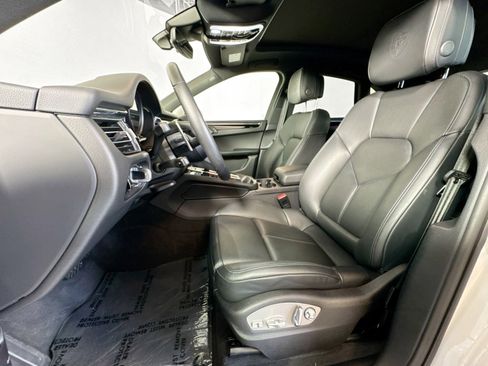 Used 2025 Porsche Macan image 5