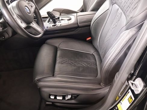 Used 2021 BMW 750i xDrive w/ Executive Package image 13
