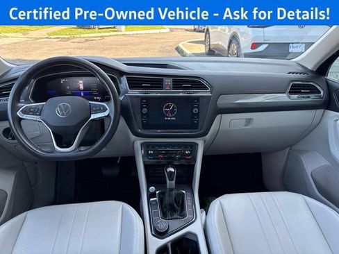 Certified 2023 Volkswagen Tiguan SE w/ Panoramic Sunroof Package AWD/4WD image 4