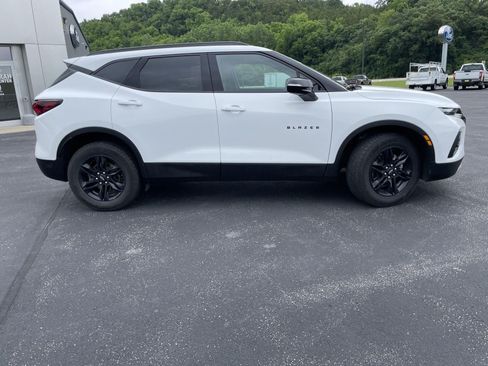 Used 2022 Chevrolet Blazer LT AWD/4WD image 2