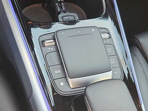 Used 2022 Mercedes-Benz GLB 250 4MATIC image 25
