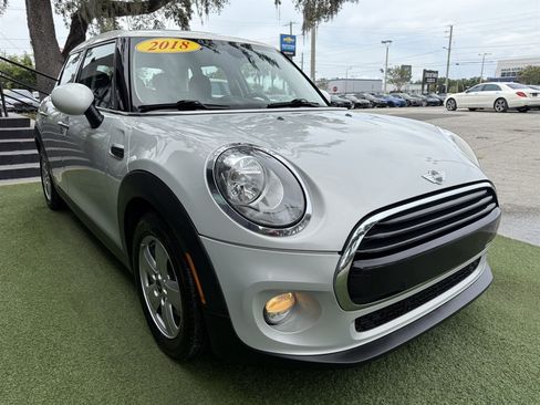 Used 2018 MINI Cooper 4-Door Hardtop FWD image 3