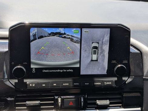 Used 2025 Nissan Pathfinder SL FWD image 29