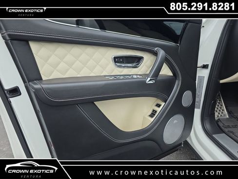 Used 2017 Bentley Bentayga image 24