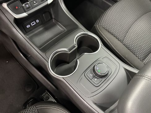 Used 2024 GMC Terrain SLE FWD image 24
