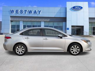 Used 2022 Toyota Corolla LE video 2