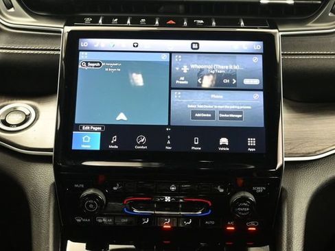 Used 2022 Jeep Grand Cherokee L Limited AWD/4WD image 18