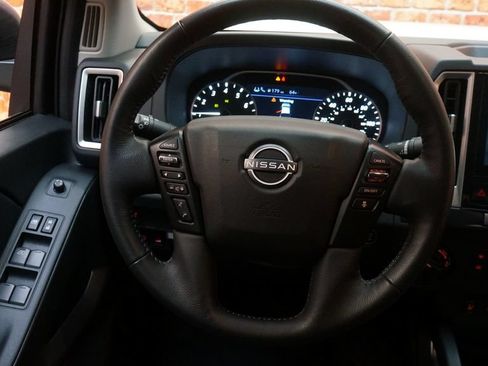 Used 2025 Nissan Frontier SV w/ SV Convenience Package AWD/4WD image 12