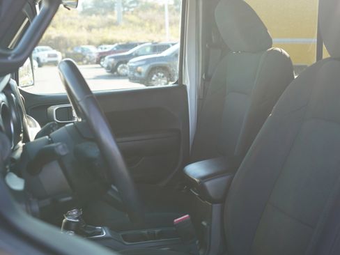 Used 2022 Jeep Gladiator Willys image 31