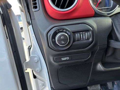 Used 2020 Jeep Gladiator Rubicon image 18