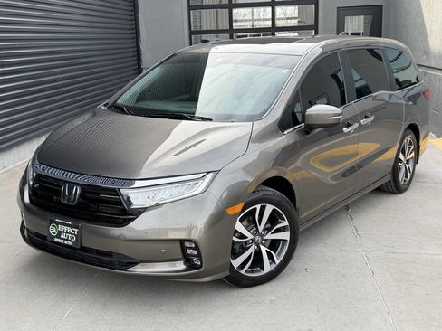 Used 2023 Honda Odyssey Touring image 2