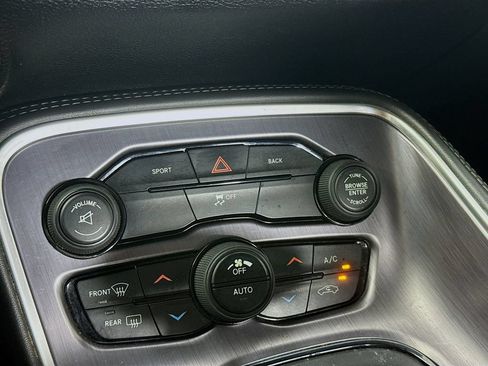 Used 2016 Dodge Challenger SXT RWD image 15