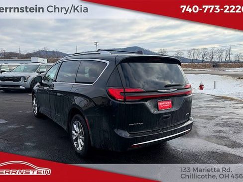Used 2021 Chrysler Pacifica Touring-L image 5