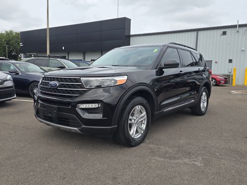 Used 2022 Ford Explorer XLT w/ Equipment Group 202A AWD/4WD image 4