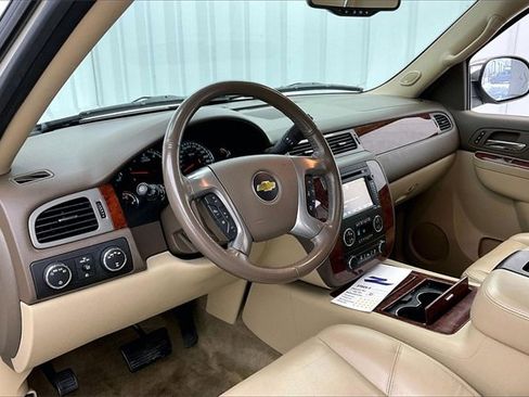 Used 2013 Chevrolet Suburban LTZ image 17